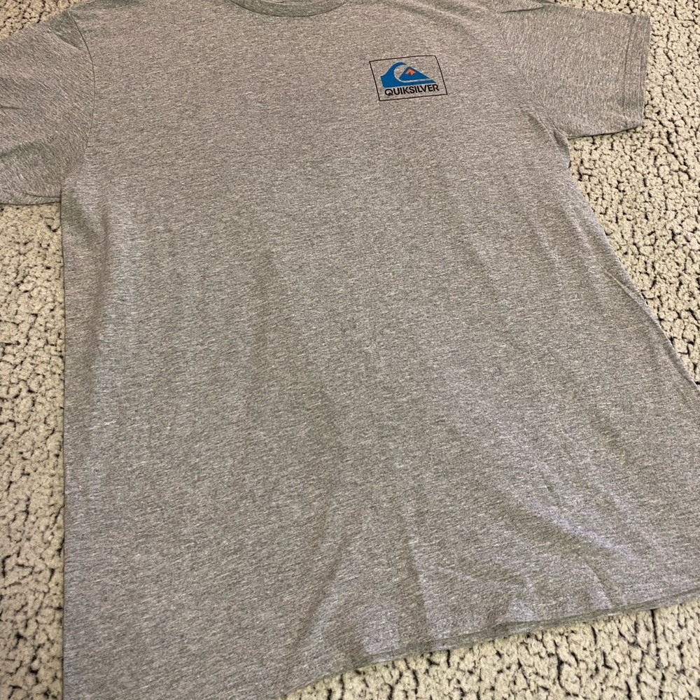 Quiksilver - casual gray means t shirt - size Medium